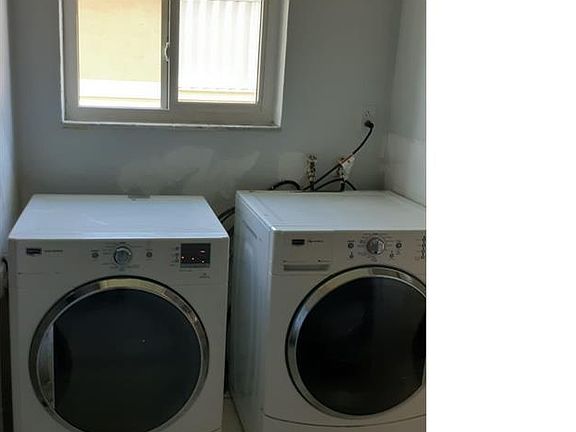2nd image of 724 W Evanston Cir