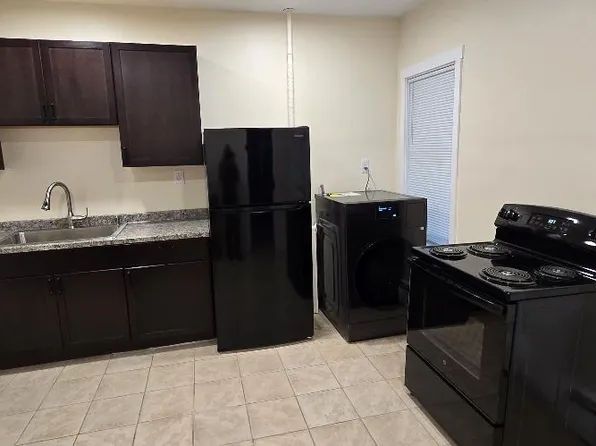 28 Grove St #C, Millbury, MA 01527