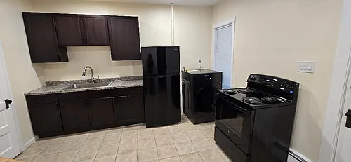 28 Grove St #C Photo 1