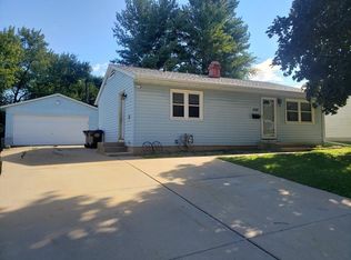 1424 Mark Dr, Freeport, IL 61032
