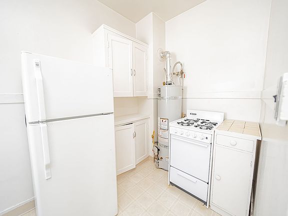 5th image of 336 Wayne Ave #6