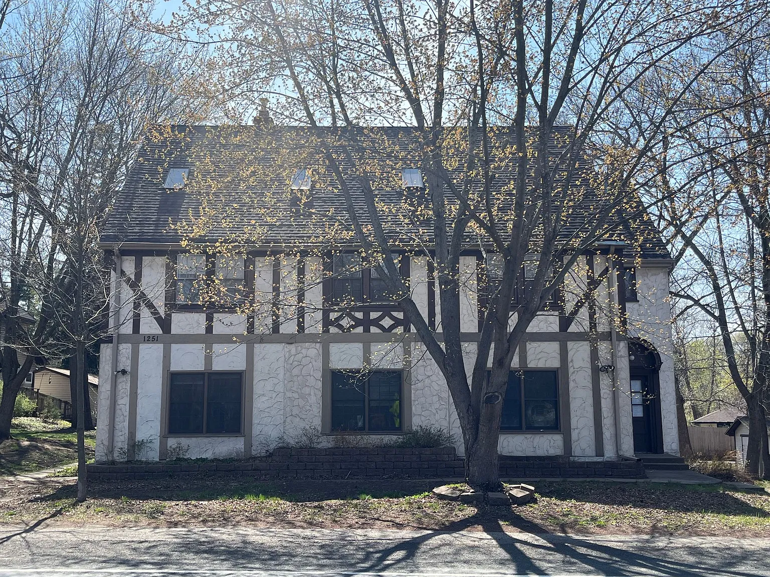 1251 Mahtomedi Ave — Photo 2