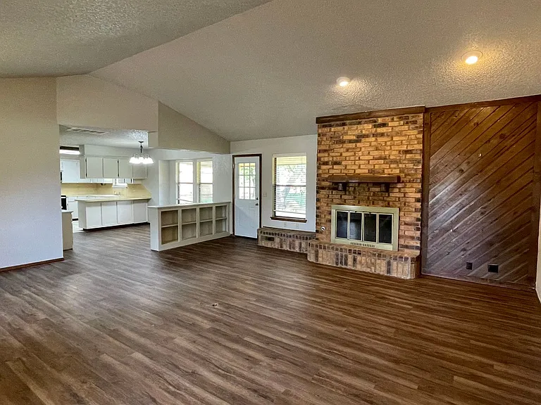 903 Northbrook Ave — Photo 2
