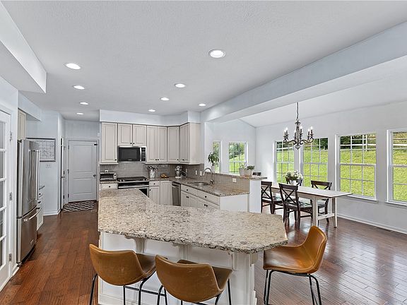 5th image of 149 Sweetwater Dr