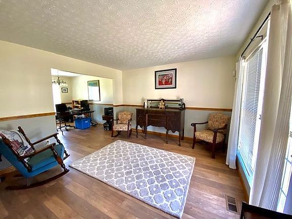 5th image of 2222 Dunkeld Dr