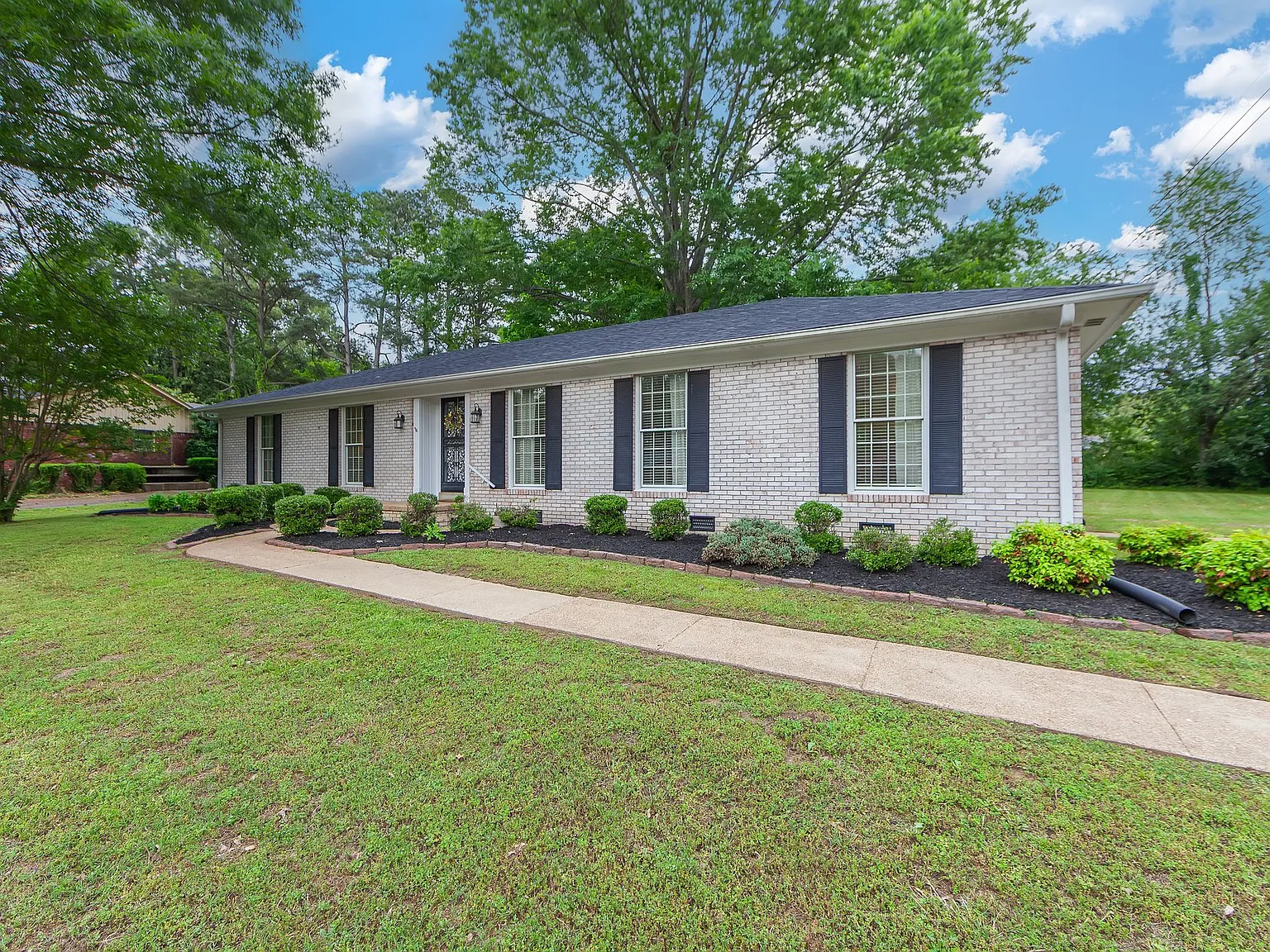 128 Laurie Cir — Photo 3