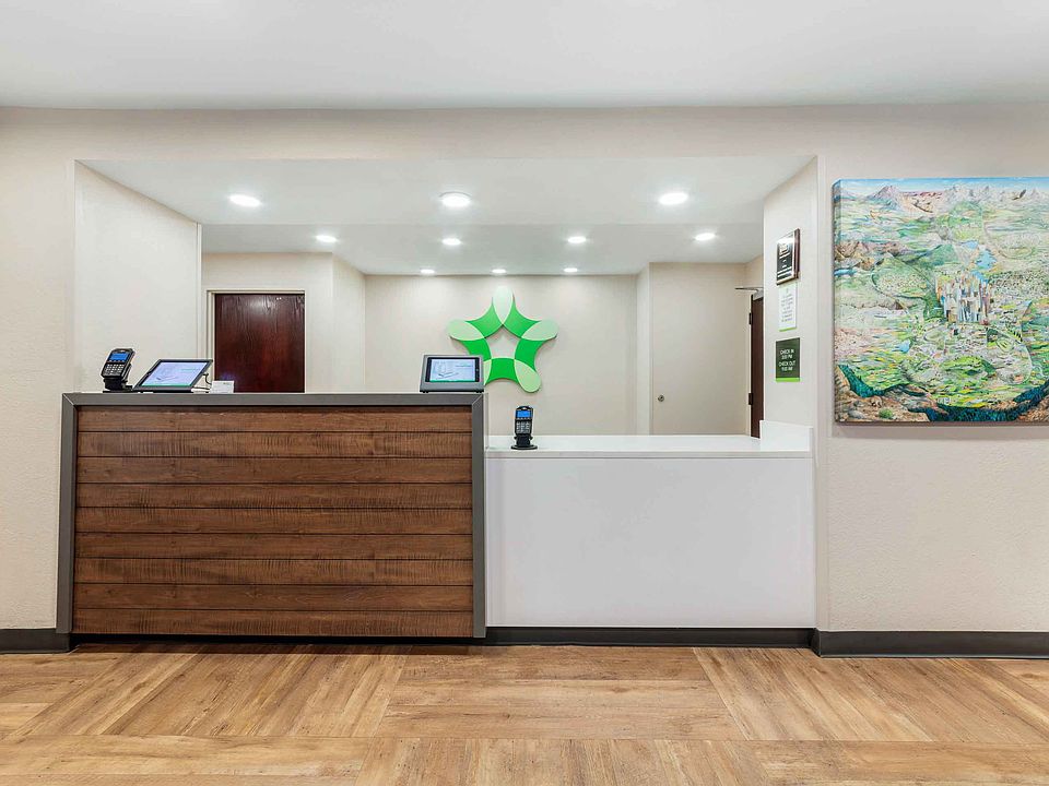 Lobby and Guest Check-in