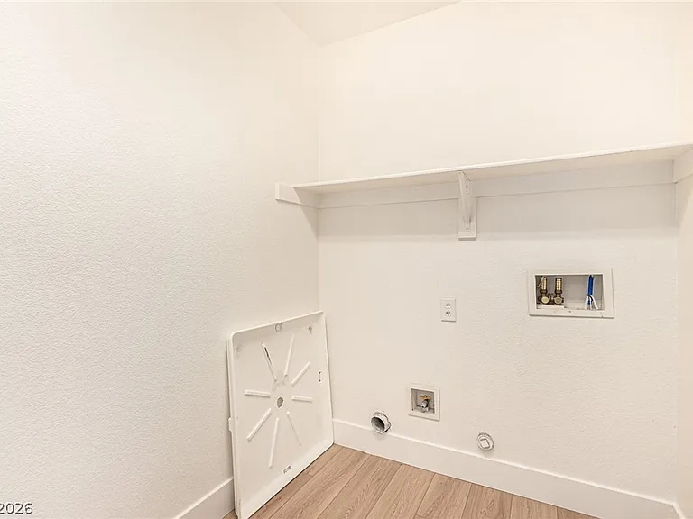 11209 Salentino Ave — Photo 31