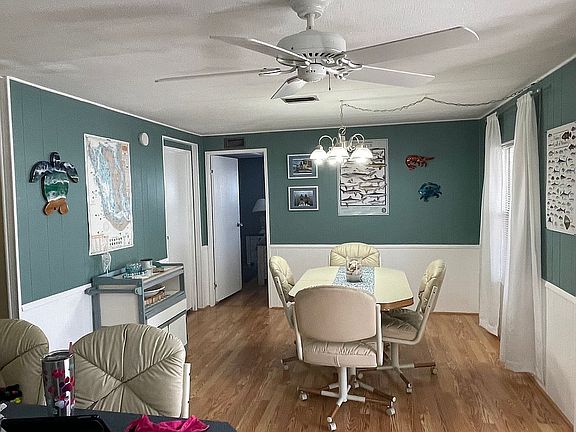2nd image of 4944 Gulfgate Ln