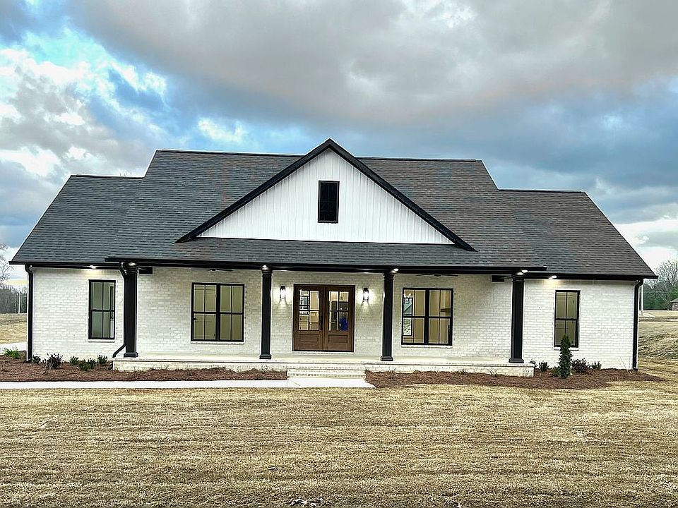 1st image of 220 Robert Lee Dr