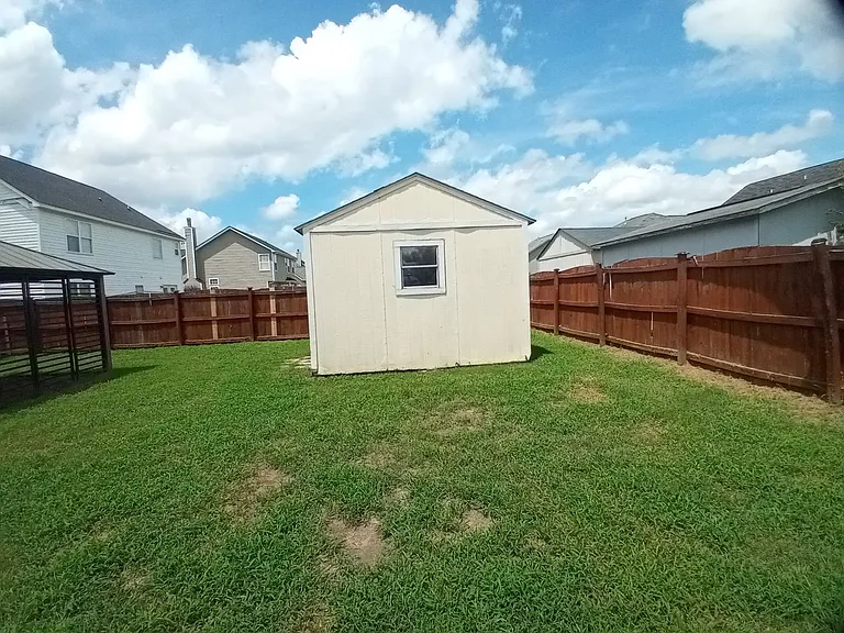 565 Batty Way — Photo 3