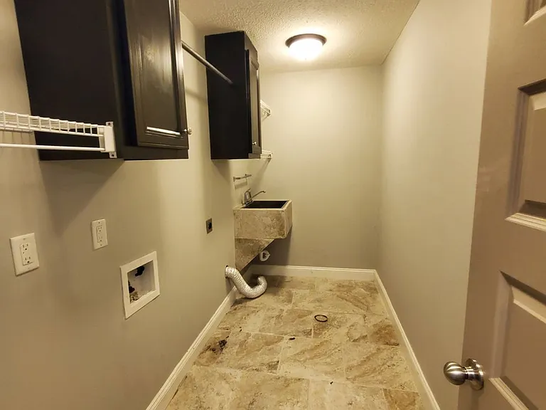 5255 Carlton Ridge Cir — Photo 15