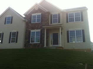 5 Creek Ct, Easton, PA 18040