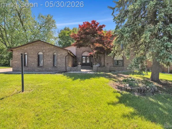 18823 Millar Rd, Clinton Township, MI 48036