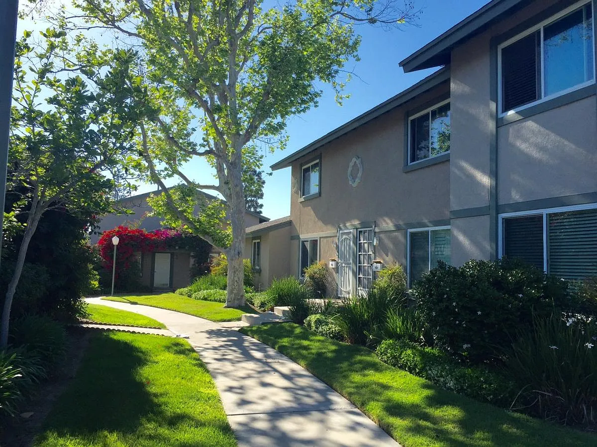 3 bed, 1.5 bath, 1150 sqft, $3,995 — Photo 1