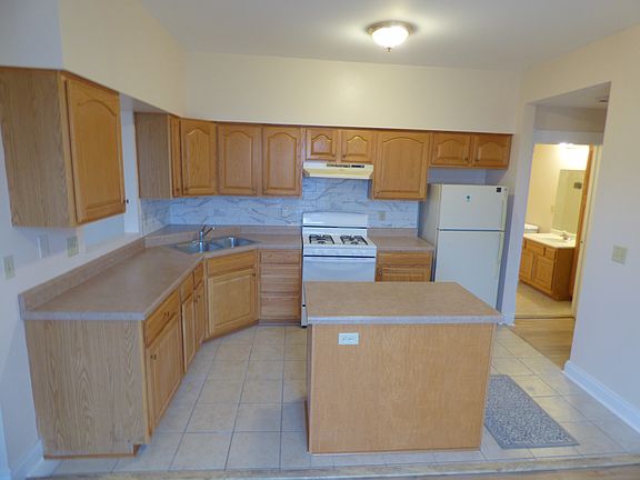 3rd image of 417 Walnut St #6