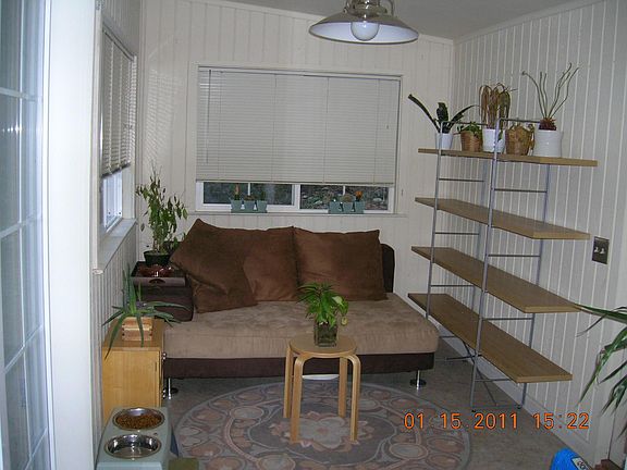 4th image of 421 Acorn Dr
