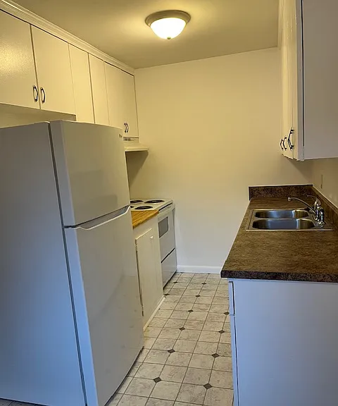 550 Harding Pl #D105 — Photo 2