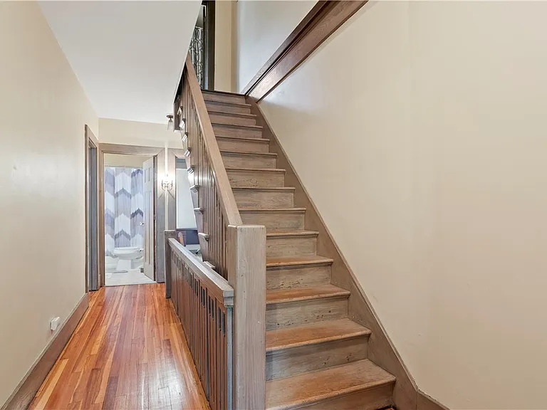 18 Calumet St — Photo 30