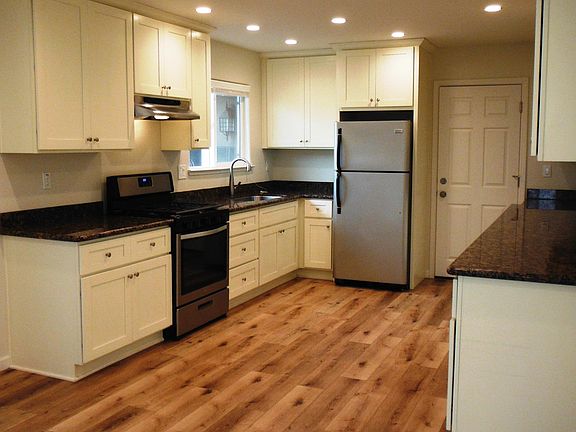 2nd image of 2820 Leigh Ave