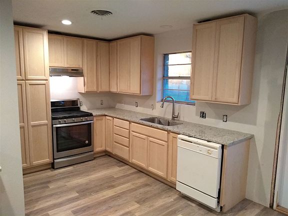 4th image of 140 Jerry Dr