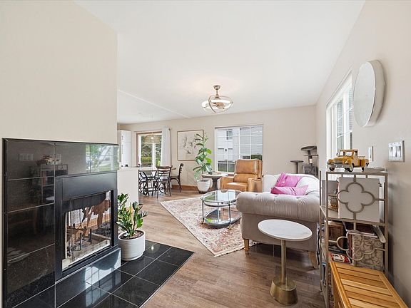 5th image of 689 Fieldcrest Dr Unit B