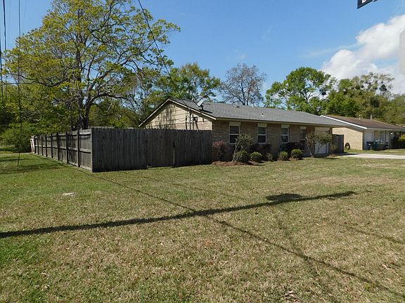 3rd image of 200 Eastland Blvd