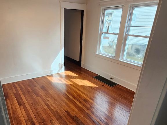 4th image of 100 Mary St #1L