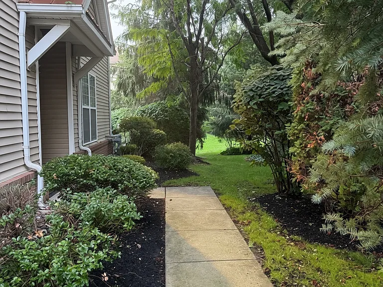 314 Helen Dr — Photo 2