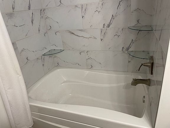 3rd image of 202 Meadow Brook Dr APT 4
