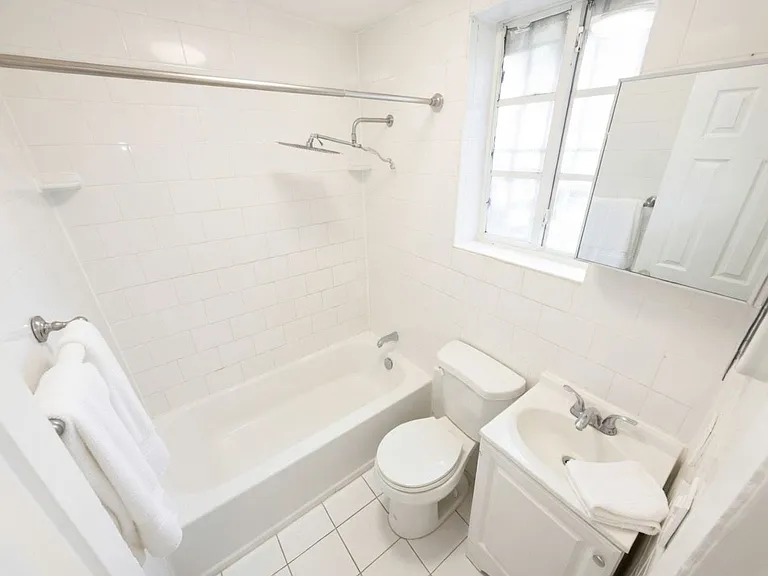 8013 NW 10th Ct — Photo 4