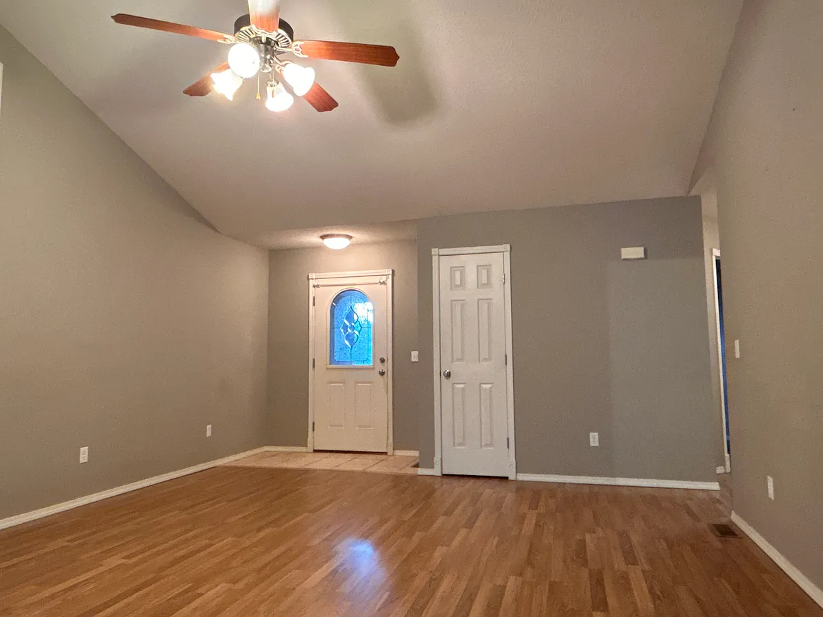 Living room - 503 W Chandler Dr