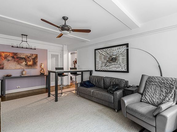 4th image of 321 E 43rd St APT 708