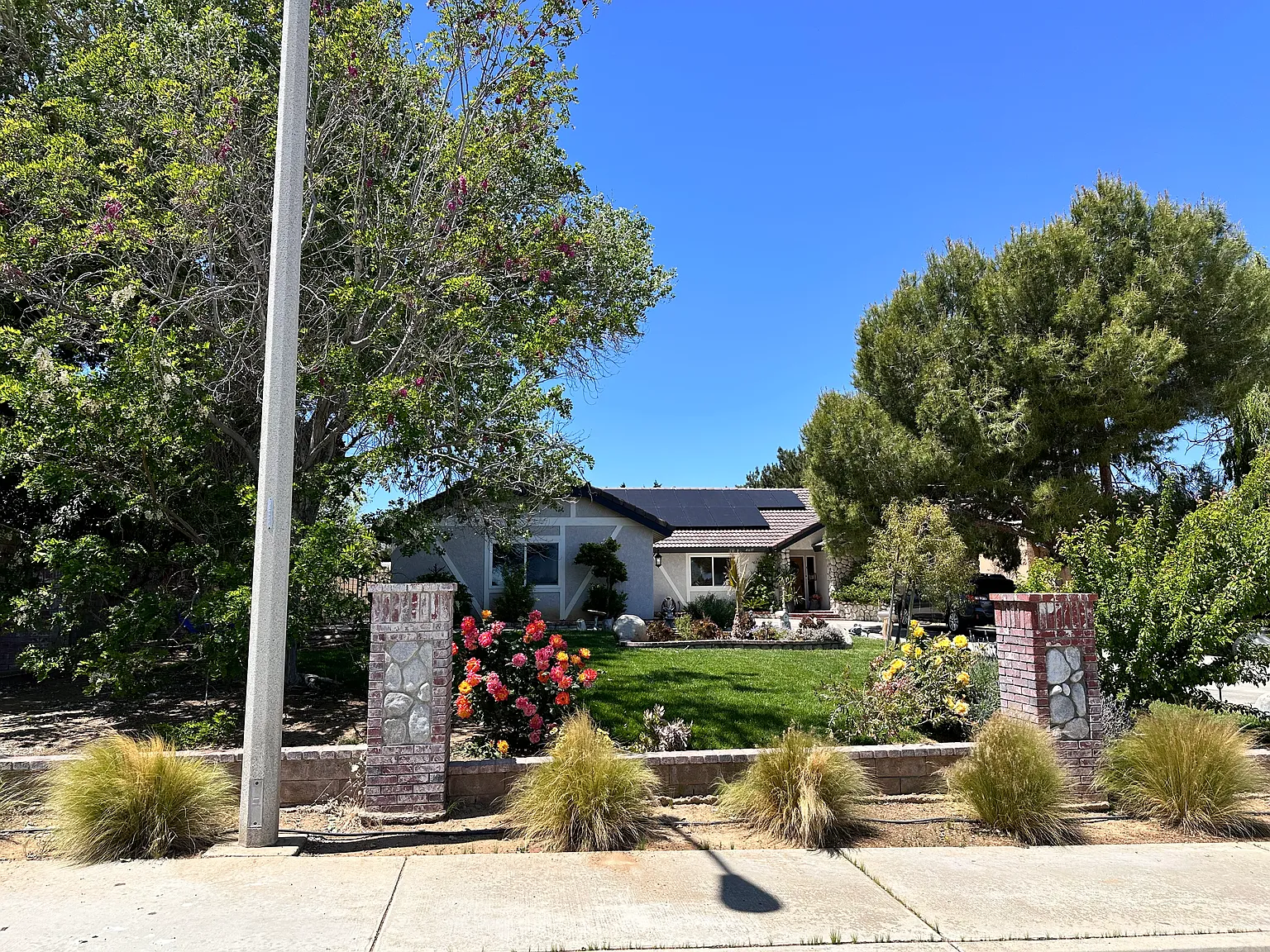 5 bed, 2.5 bath, 2527 sqft, $4,700 — Photo 1