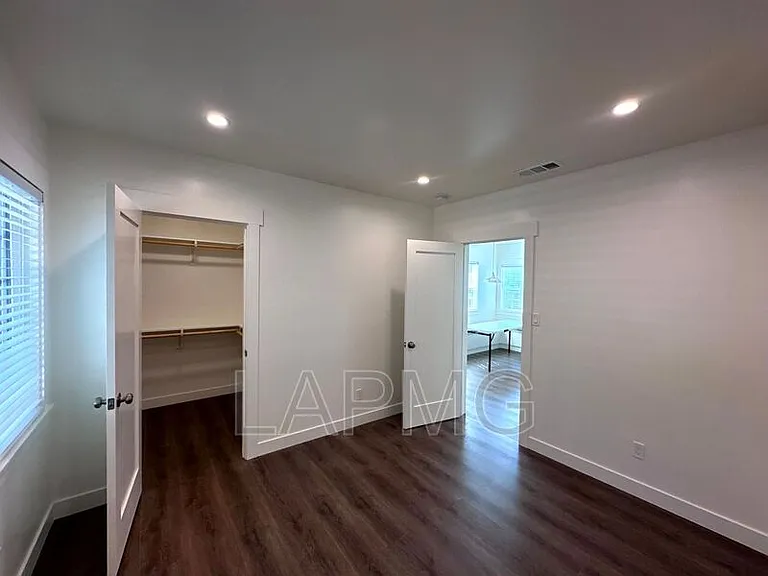 1460 Ricardo St — Photo 22