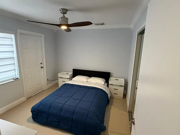 1300 SW 136th Pl — Photo 3