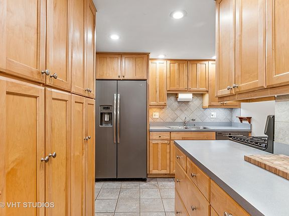 5th image of 857 N La Salle Dr #G