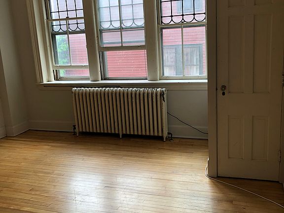 5th image of 223 Pearl St APT 1E