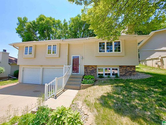 4th image of 2444 Seneca Way
