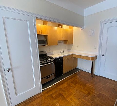 4th image of 504 Cathedral Pkwy #7F