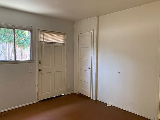 4th image of 4013 Richmond St