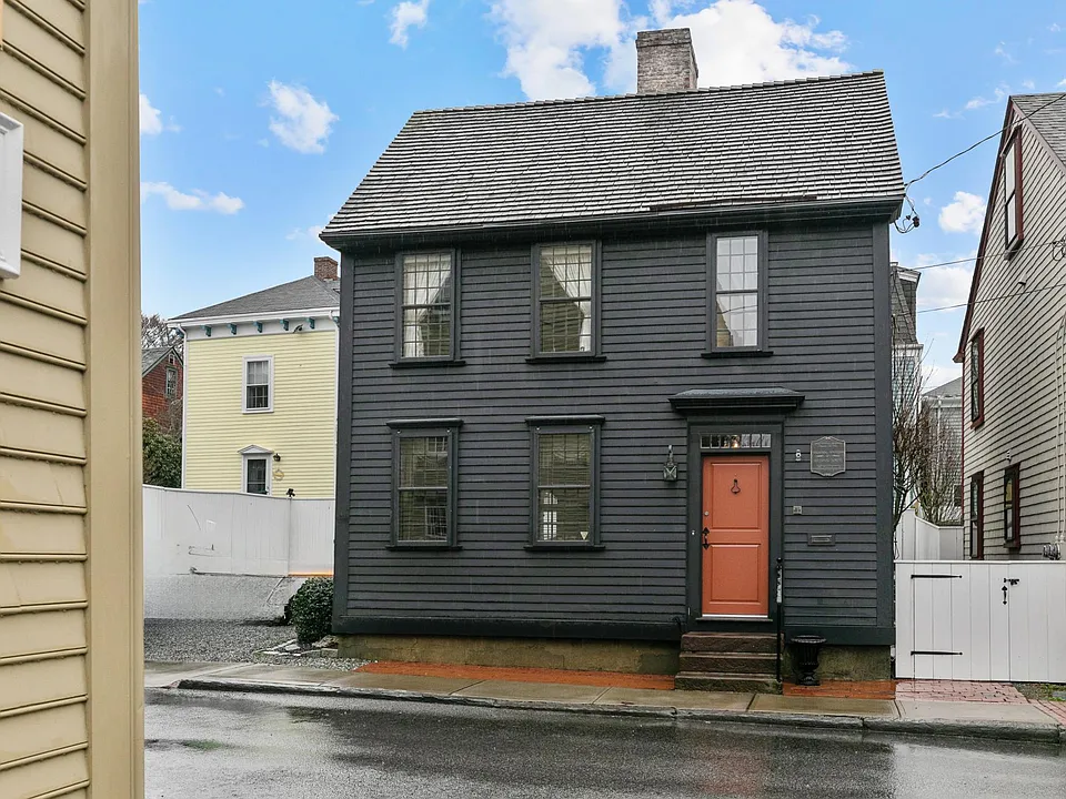 11 Cross St