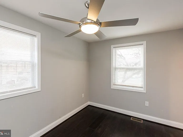 951 Jefferson St NE — Photo 21