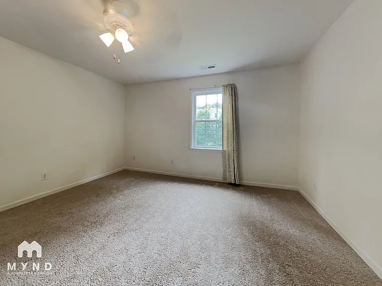 1085 Vauxhall Dr — Photo 10