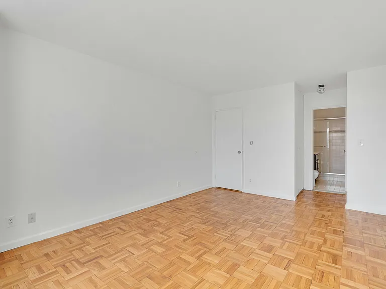 2000 Linwood Ave #7-K — Photo 15