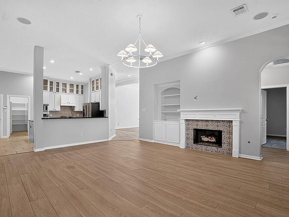 4th image of 62 S Bardsbrook Cir