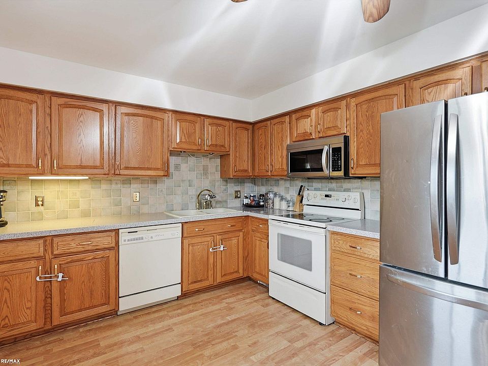 8744 Leslie Dr, photo 7