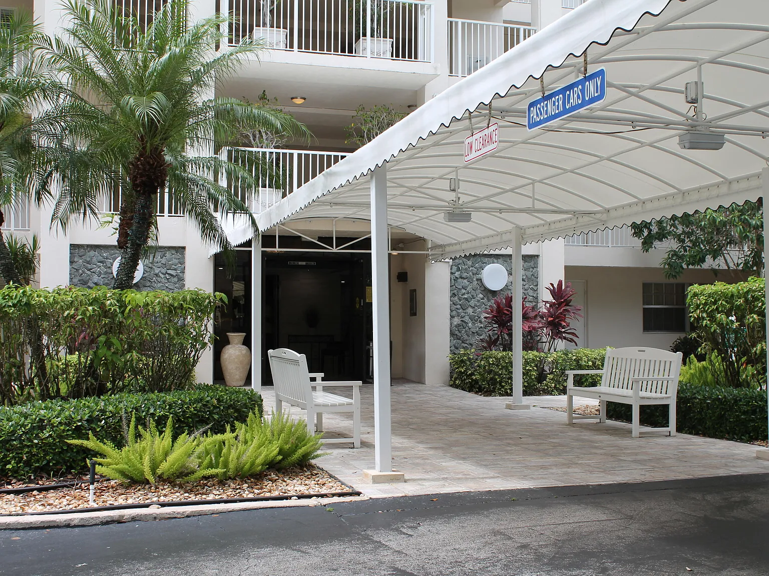 3 bed, 2.5 bath, 1620 sqft, $4,000 — Photo 2