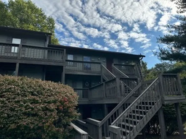 9353 S Pointe Retreat Dr, Bloomington, IN 47401