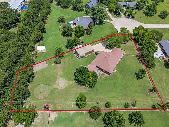 3rd image of 122 Collin Ct